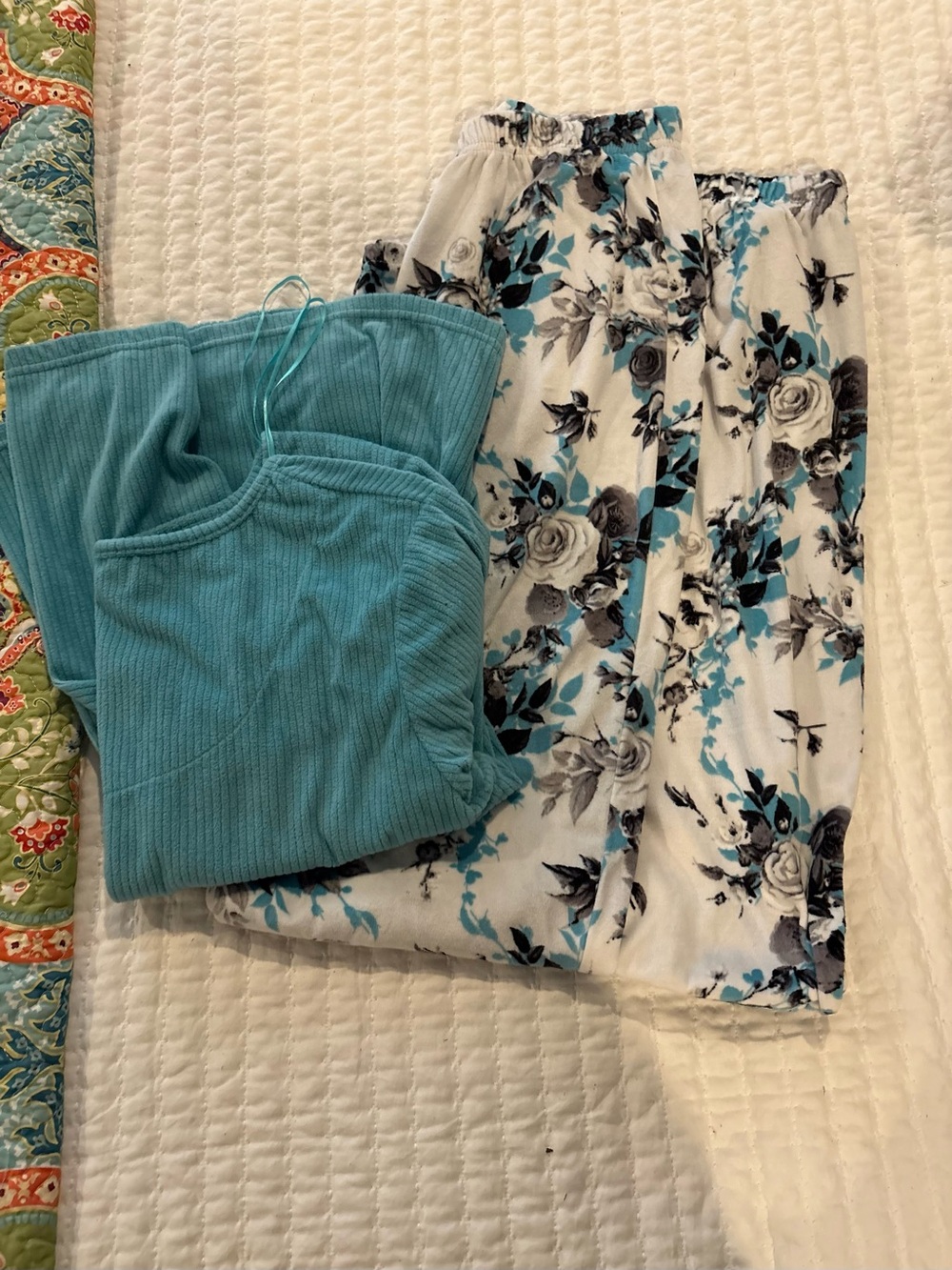 Gloria Vanderbilt Turquoise Ribbed shirt with Floral Trim and pants pajamas